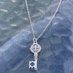 Vintage Gothic Silver Key Necklace – Antique Punk Skull necklace – grunge emo